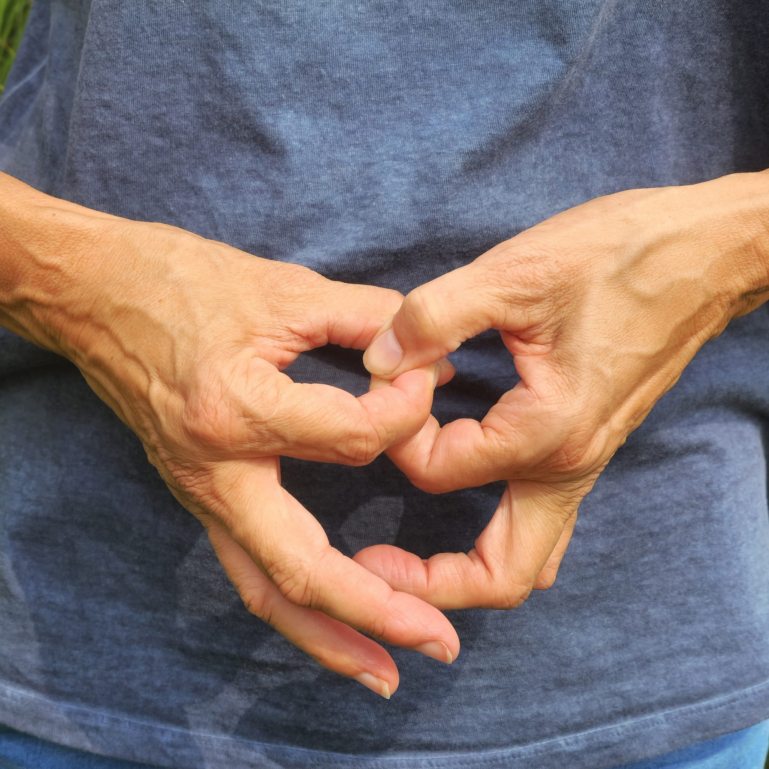 Psychokinesiologie Tasten Daumen und Zeigefinger berühren sich